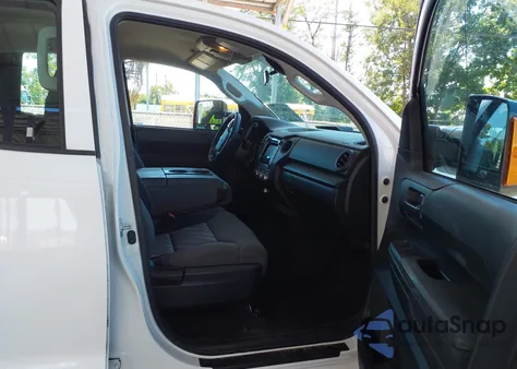 2018 Toyota Tundra Sr 5.7L V8 из США, поврежденный, VIN 5TFCY5F15JX023091